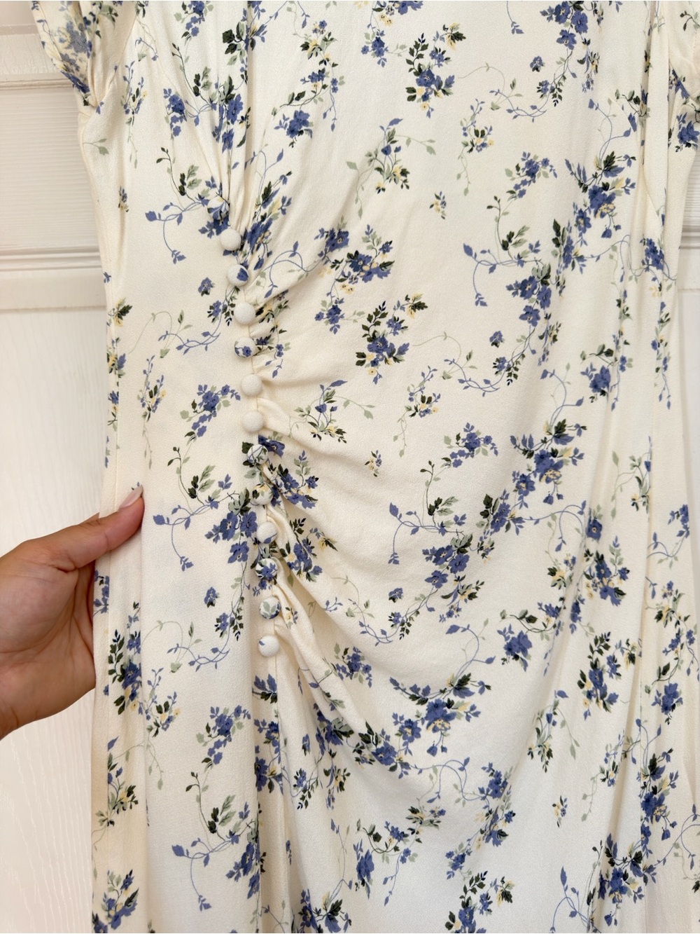 Reformation Floral Cap-Sleeve Ruched Midi Dress in Cream and Blue - Picture 5 of 6